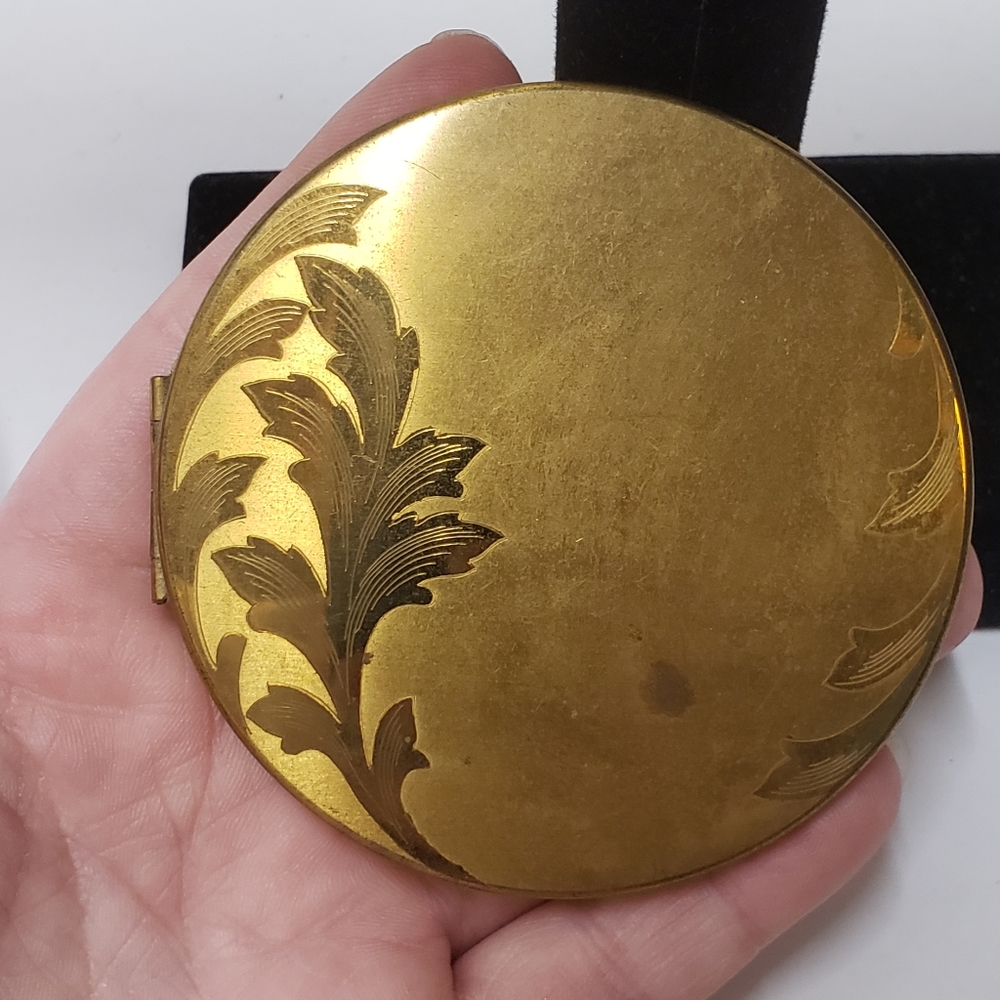 Vintage Elgin American Etched Compact - Picture 8 of 10